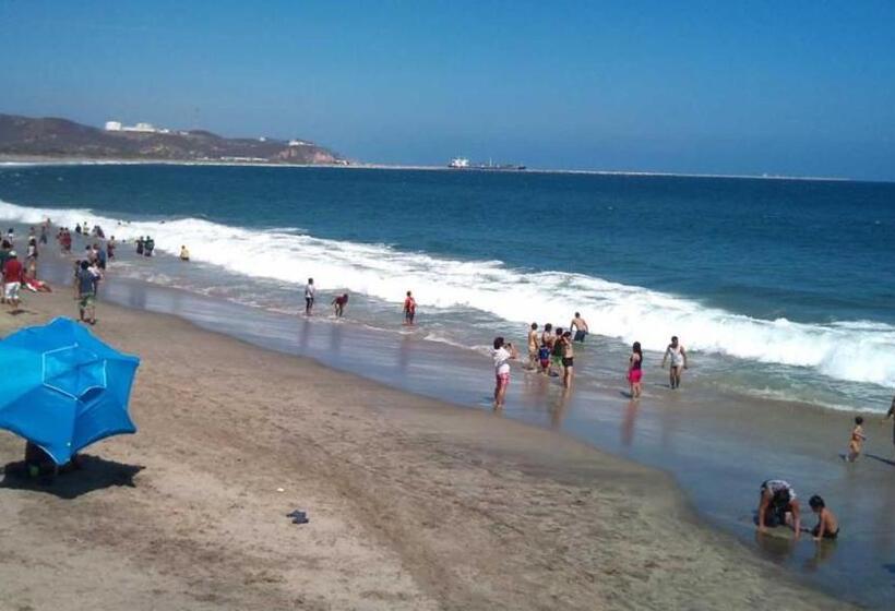 בית מלון כפרי Peninsula Stays Executive