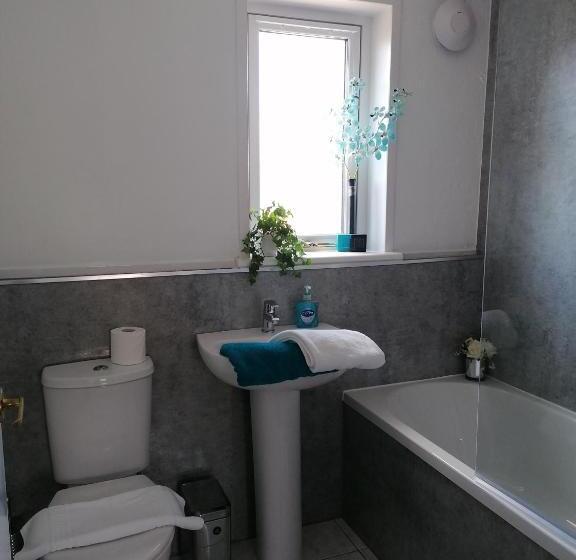 Beautiful Three Bedroom Seaside Retreat