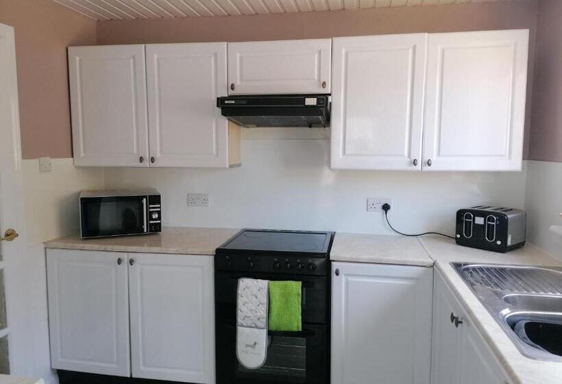 Beautiful Three Bedroom Seaside Retreat