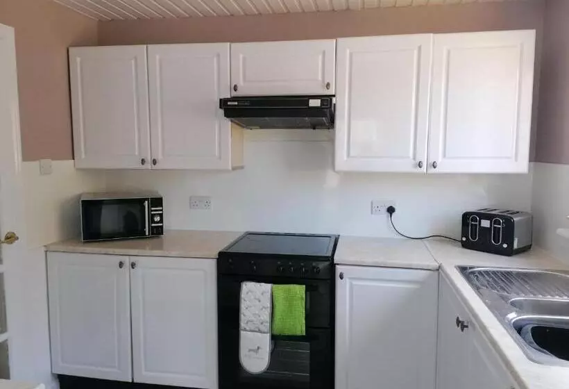 Beautiful Three Bedroom Seaside Retreat