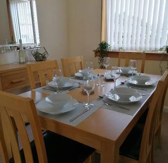 Beautiful Three Bedroom Seaside Retreat