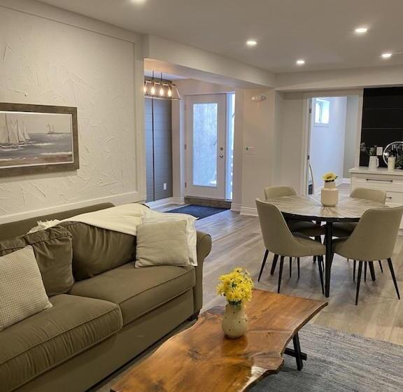 Luxurious And Spacious Apartment With 2 Bedrooms And 2 Baths