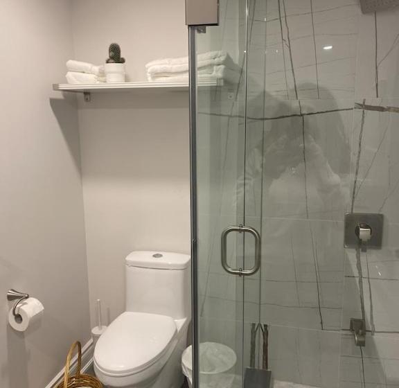 Luxurious And Spacious Apartment With 2 Bedrooms And 2 Baths