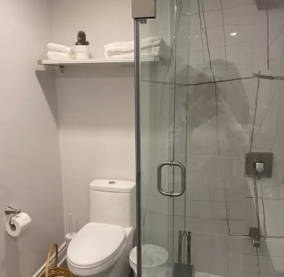 Luxurious And Spacious Apartment With 2 Bedrooms And 2 Baths