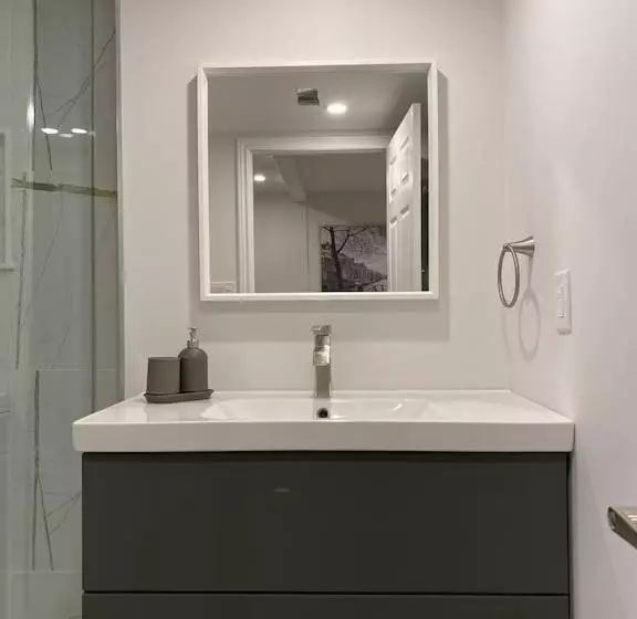 Luxurious And Spacious Apartment With 2 Bedrooms And 2 Baths