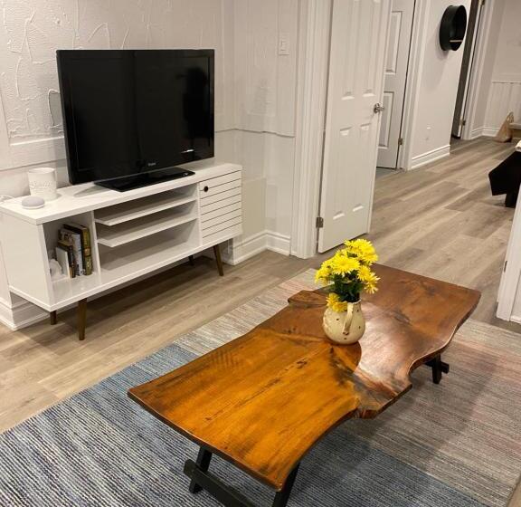 Luxurious And Spacious Apartment With 2 Bedrooms And 2 Baths