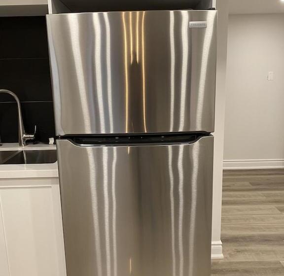 Luxurious And Spacious Apartment With 2 Bedrooms And 2 Baths