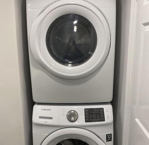 Luxurious And Spacious Apartment With 2 Bedrooms And 2 Baths