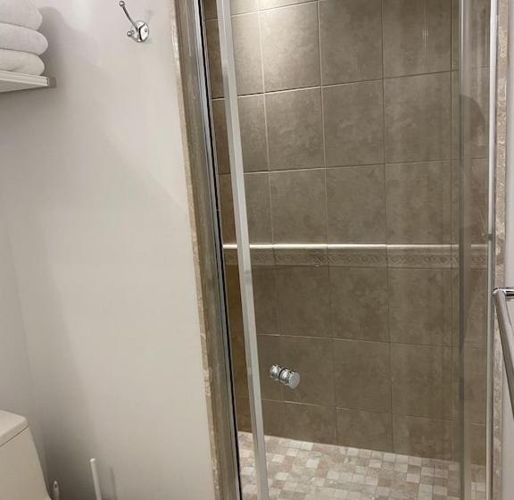 Luxurious And Spacious Apartment With 2 Bedrooms And 2 Baths