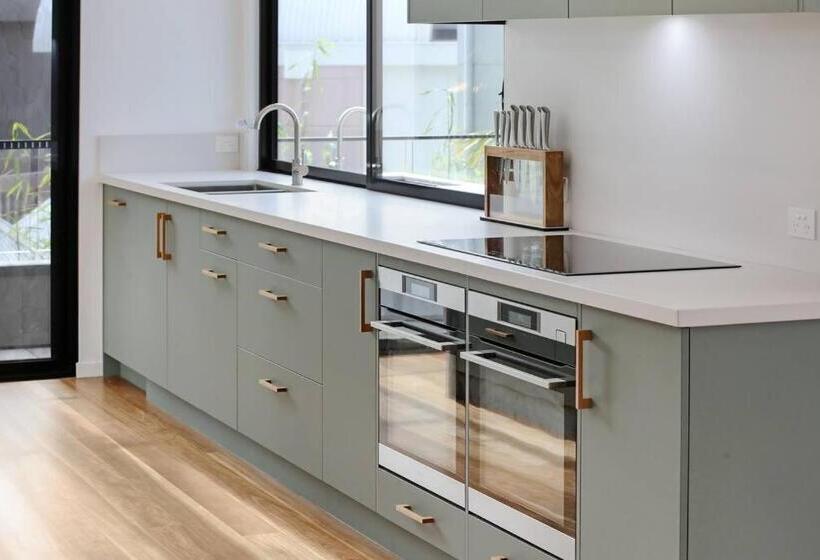 Beachfront Escape   6 Bedroom, Pool & Beach Access