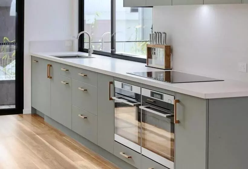 Beachfront Escape   6 Bedroom, Pool & Beach Access