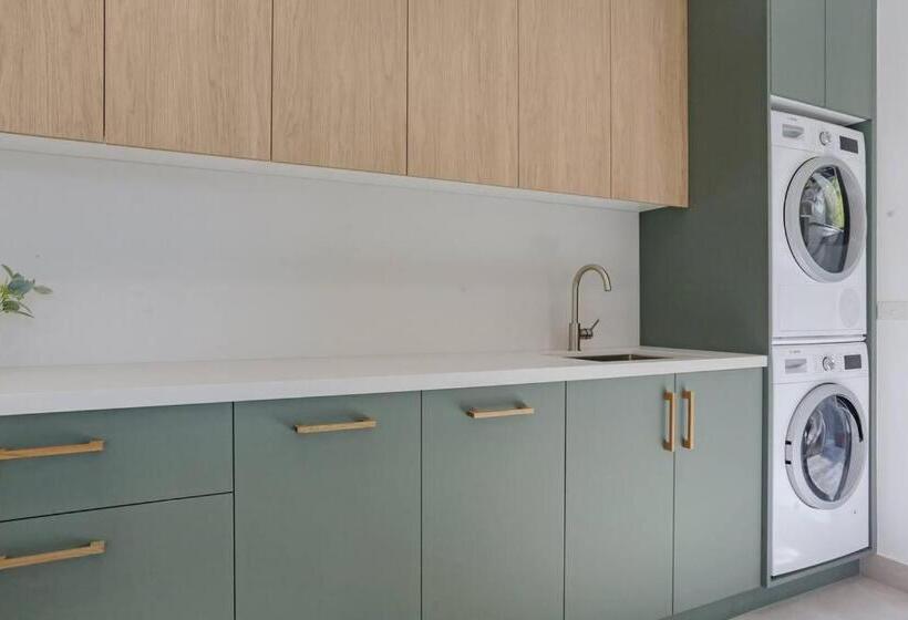 Beachfront Escape   6 Bedroom, Pool & Beach Access