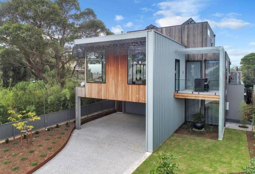 Beachfront Escape   6 Bedroom, Pool & Beach Access