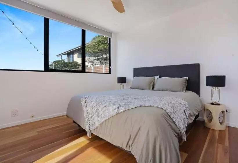 Beachfront Escape   6 Bedroom, Pool & Beach Access