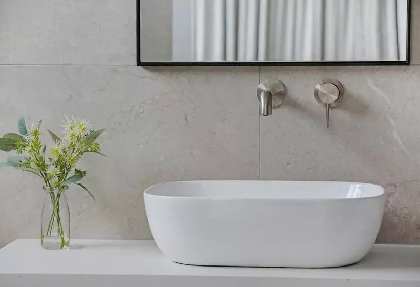 Beachfront Escape   6 Bedroom, Pool & Beach Access