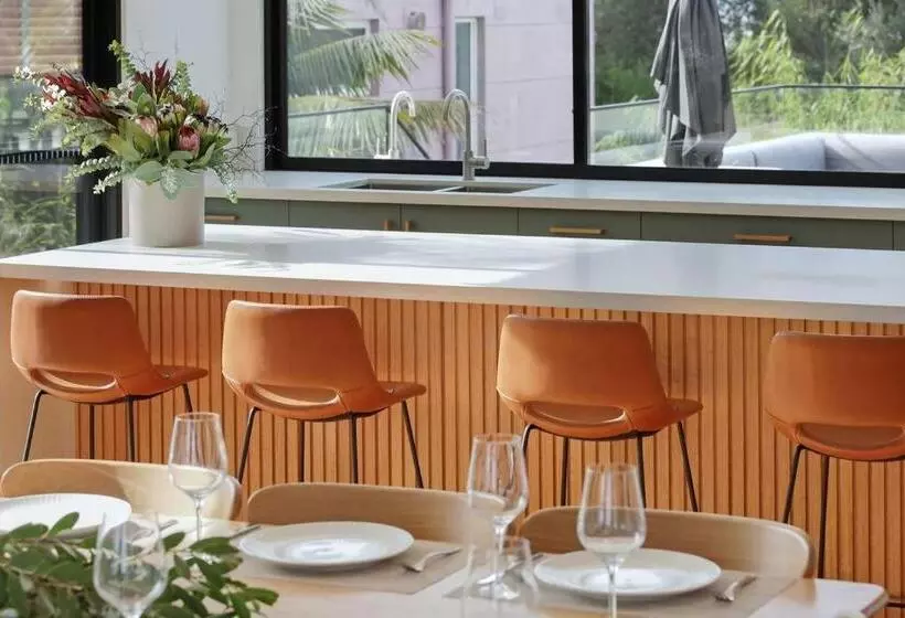 Beachfront Escape   6 Bedroom, Pool & Beach Access