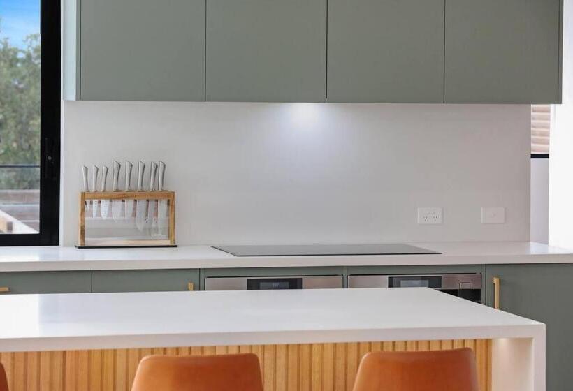 Beachfront Escape   6 Bedroom, Pool & Beach Access