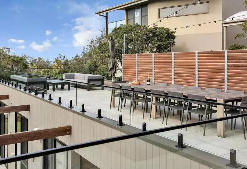 Beachfront Escape   6 Bedroom, Pool & Beach Access