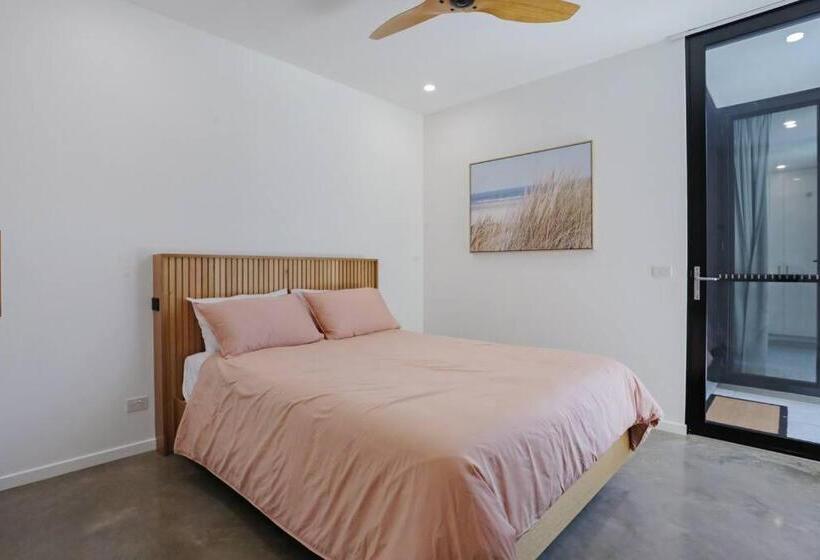 Beachfront Escape   6 Bedroom, Pool & Beach Access