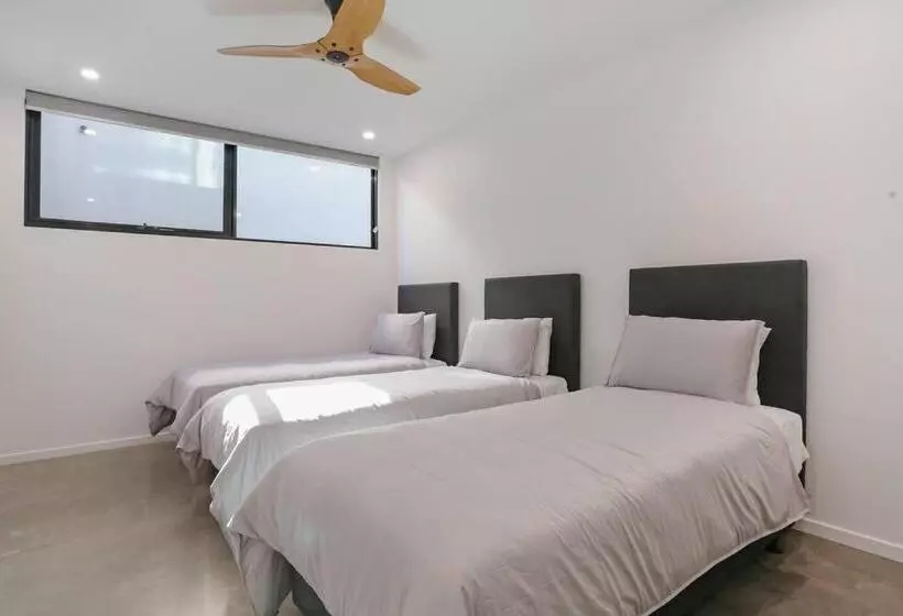 Beachfront Escape   6 Bedroom, Pool & Beach Access