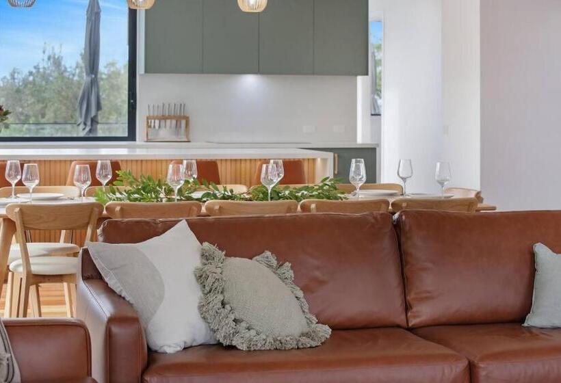 Beachfront Escape   6 Bedroom, Pool & Beach Access