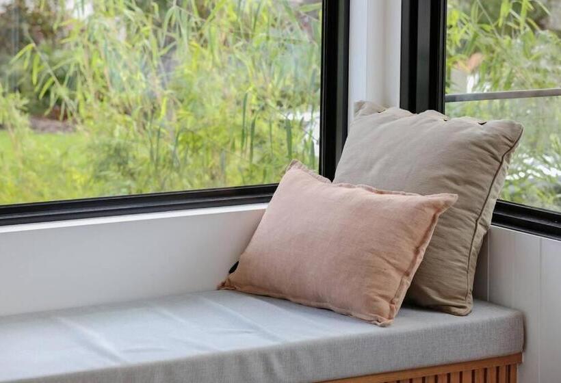 Beachfront Escape   6 Bedroom, Pool & Beach Access