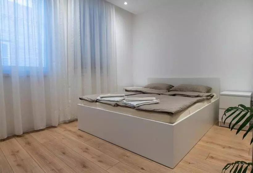 Beautiful Modern Apartment With Large Livingroom
