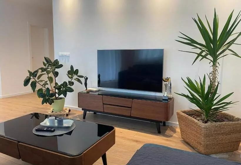 Beautiful Modern Apartment With Large Livingroom