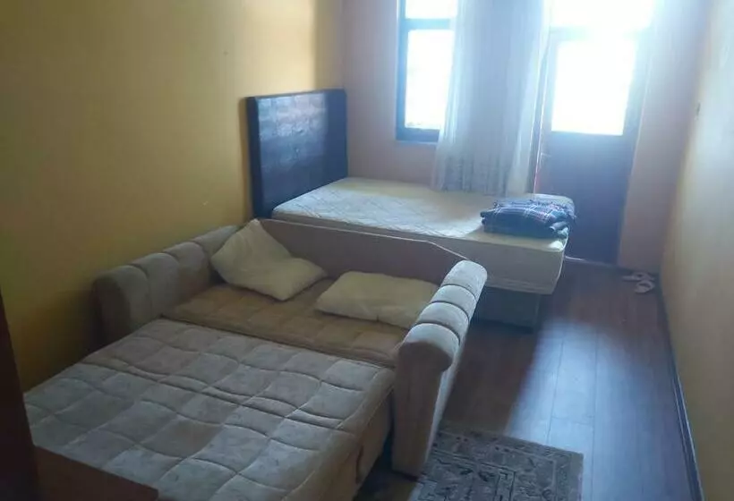 تختخواب و صبحانه Kutuban Hostel özel Oda