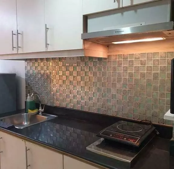 ホテル Vangie S Place At Sea Residences