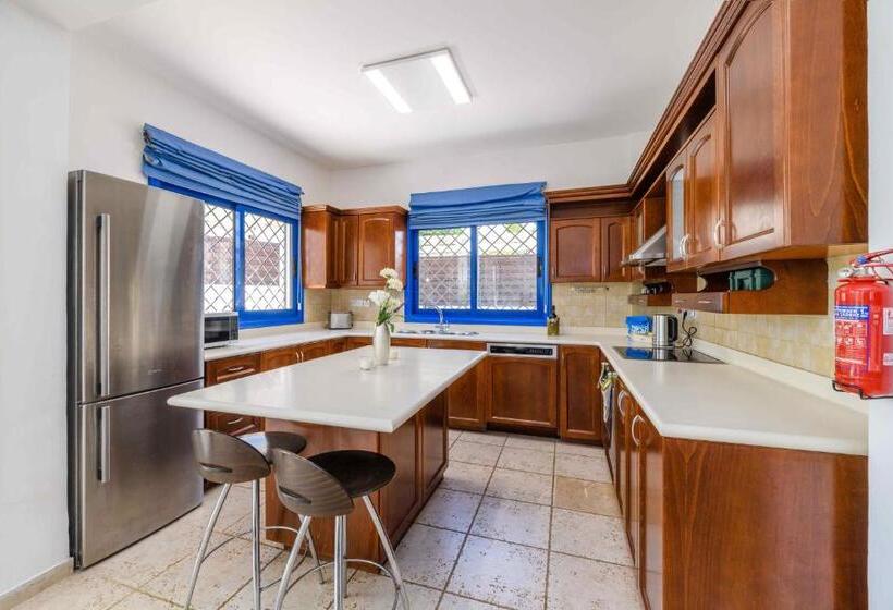 Villa Serena Springs By Ezoria Villas