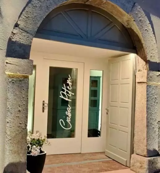 تختخواب و صبحانه Casa Pitem