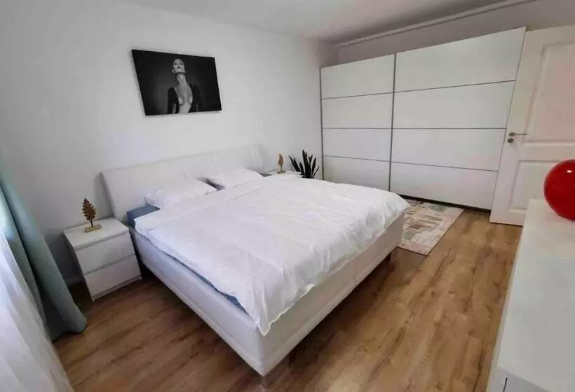 Lovely 3 Bedroom Apartment In The City Center