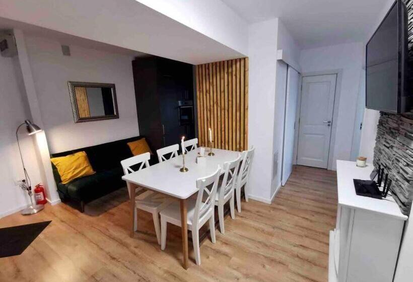 Lovely 3 Bedroom Apartment In The City Center