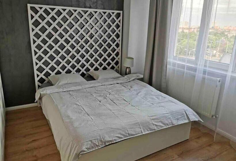 Lovely 3 Bedroom Apartment In The City Center