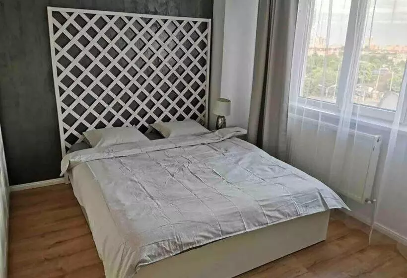 Lovely 3 Bedroom Apartment In The City Center