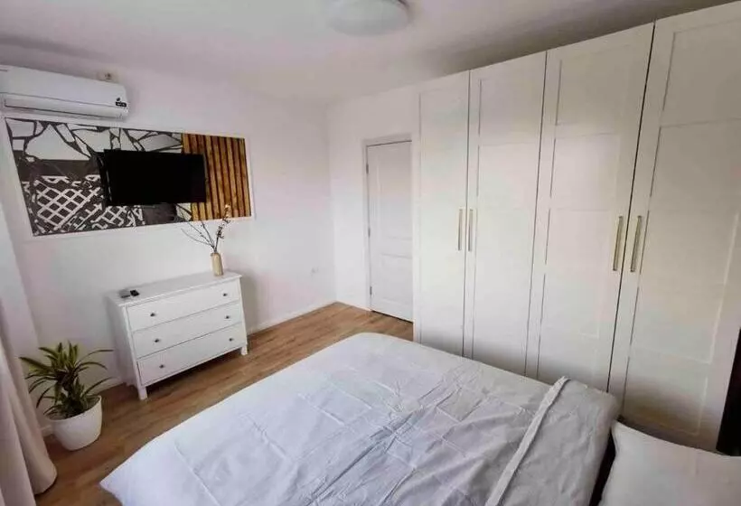 Lovely 3 Bedroom Apartment In The City Center