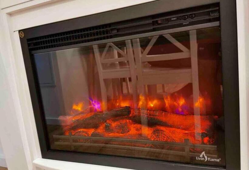 Lovely 3 Bedroom Apartment In The City Center