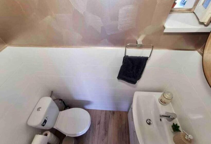 Lovely 3 Bedroom Apartment In The City Center