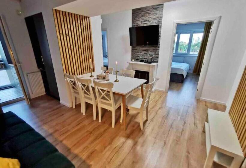 Lovely 3 Bedroom Apartment In The City Center