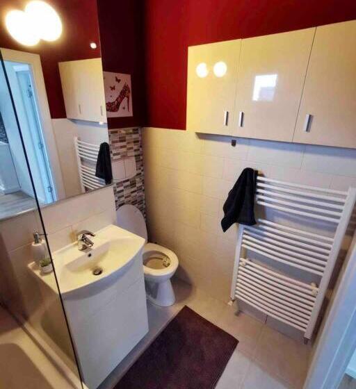 Lovely 3 Bedroom Apartment In The City Center