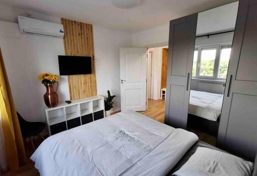 Lovely 3 Bedroom Apartment In The City Center