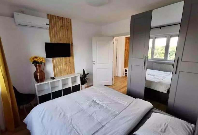 Lovely 3 Bedroom Apartment In The City Center