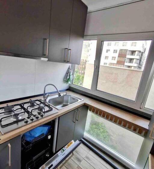 Lovely 3 Bedroom Apartment In The City Center