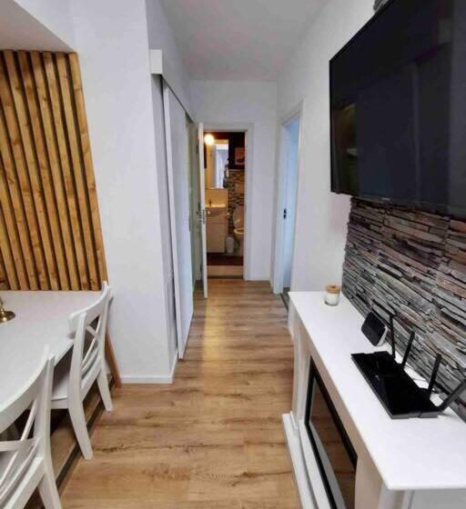 Lovely 3 Bedroom Apartment In The City Center