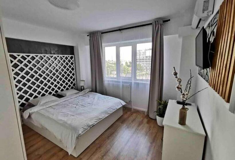 Lovely 3 Bedroom Apartment In The City Center