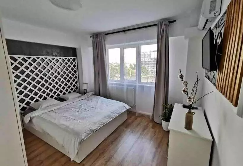 Lovely 3 Bedroom Apartment In The City Center