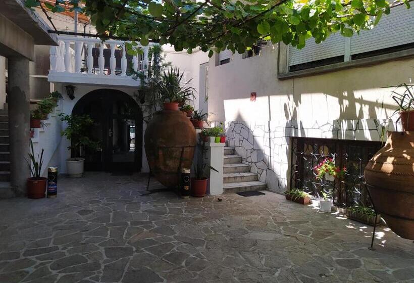 Pensiune каламанди