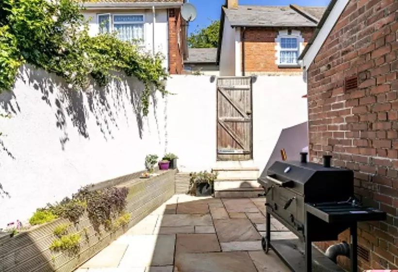 The Terrace   Light, Bright Characterful Coastal Home With Parking Near Beaches