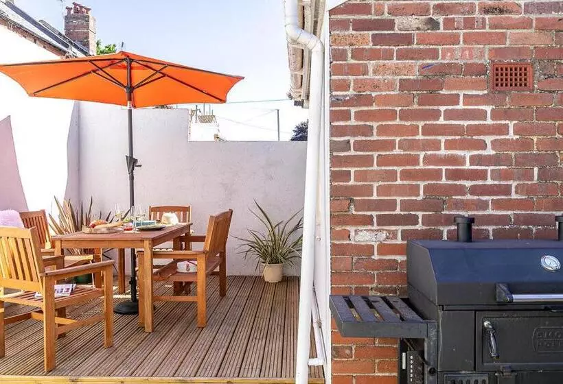 The Terrace   Light, Bright Characterful Coastal Home With Parking Near Beaches